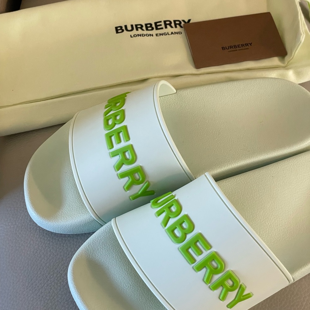 SALE!!!!NWT Burberry Furley Slides